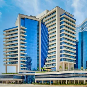 The First Collection Business Bay Dubaj